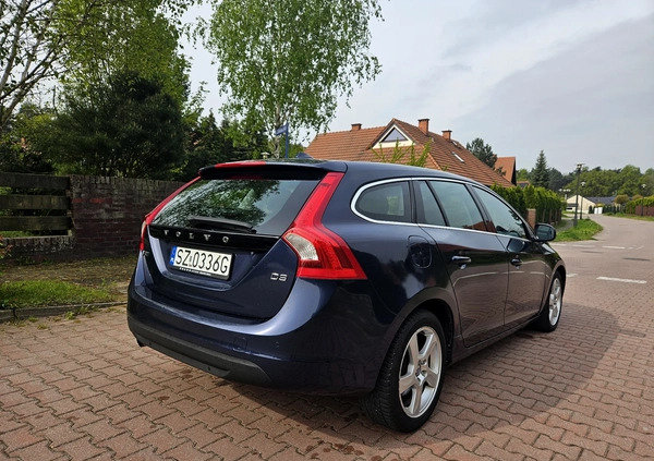 Volvo V60 cena 32900 przebieg: 289900, rok produkcji 2011 z Ujście małe 211